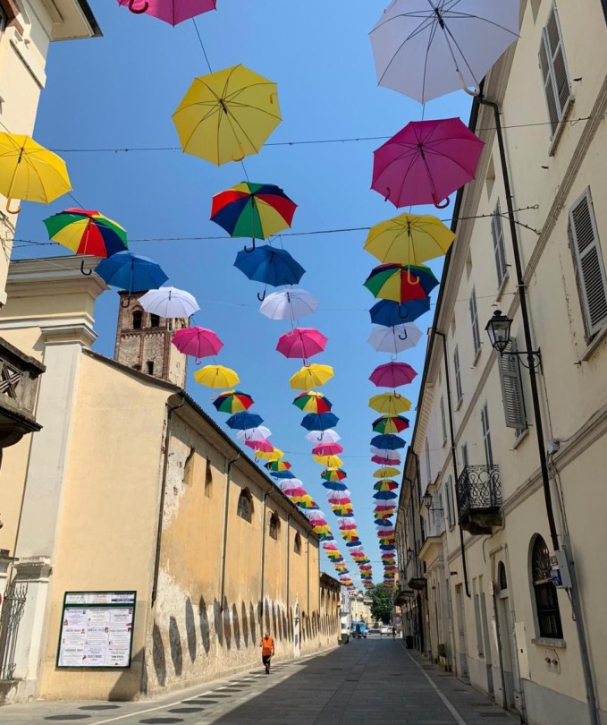 Progetto Trino riparte... «con mille ombrelli colorati»